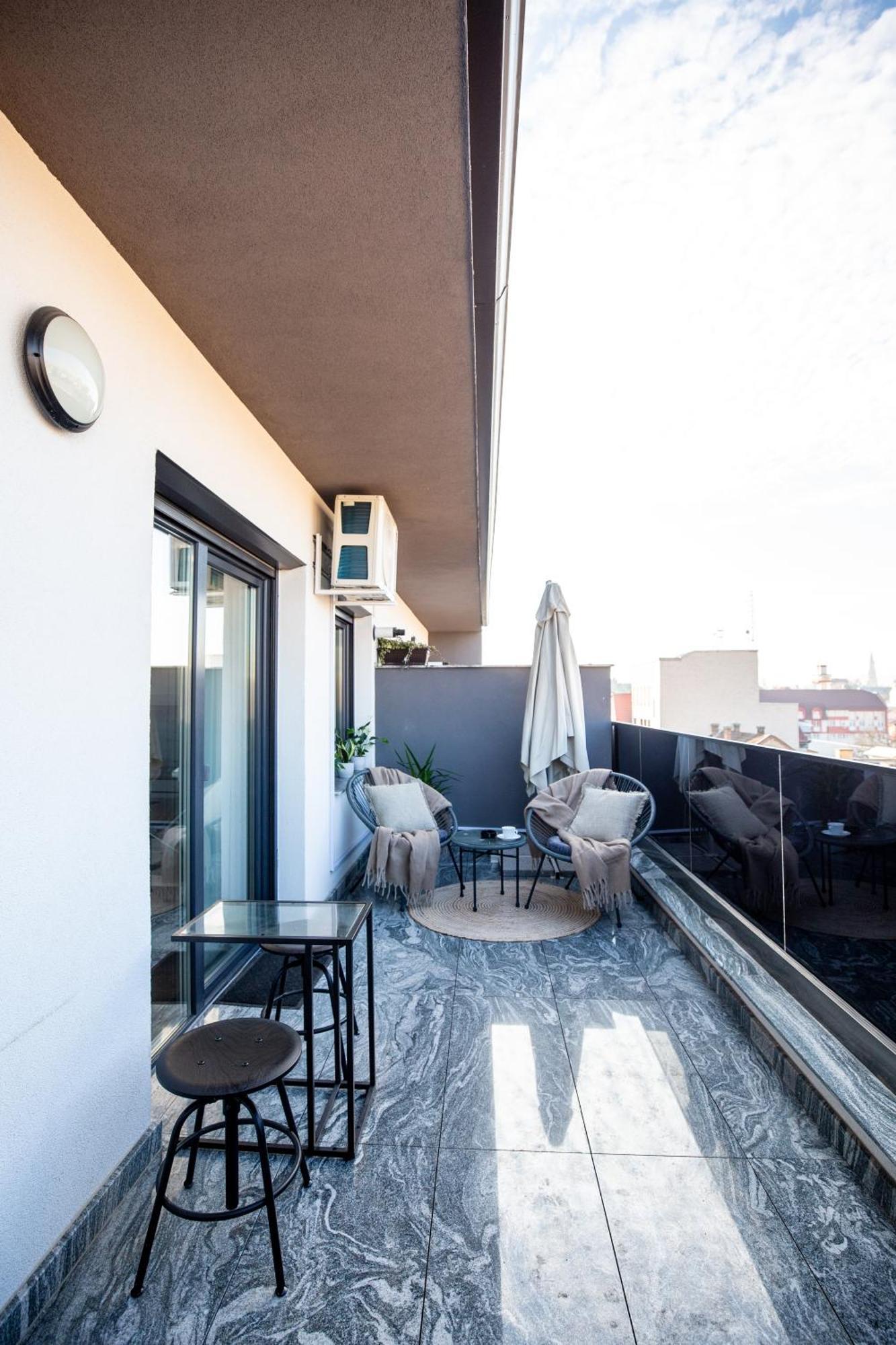 קלוז'-נאפוקה Unique City View Apartment Balcony & Parking Space מראה חיצוני תמונה